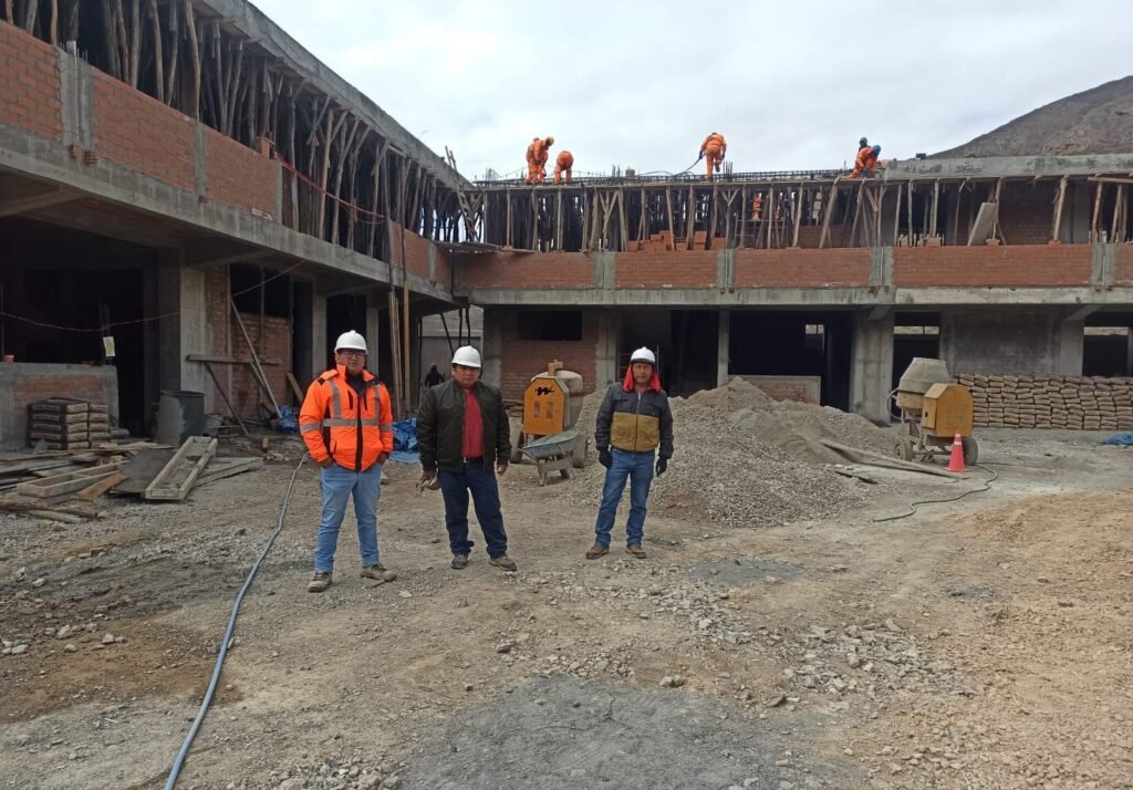 EMPRESA OFRECE PUESTOS LABORALES EN CONSTRUCCION DE COLEGIOS | POSTULA SE OFRECE BENEFICIOS