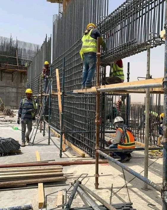 SE ESTA BUSCANDO MAESTROS DE OBRA Y 2 AYUDANTES | EMPLEOS 2026